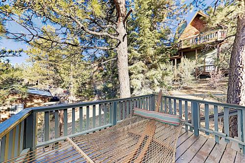 New Listing! Amazing Moonridge Getaway with Decks home - image 8