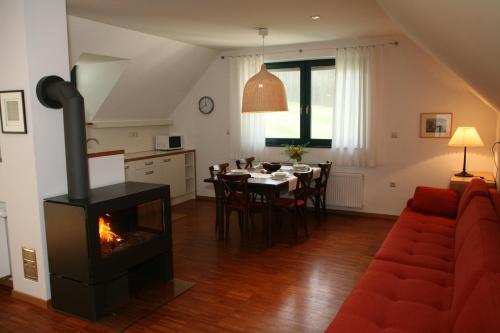 Comfort One-Bedroom Apartment with Chimney