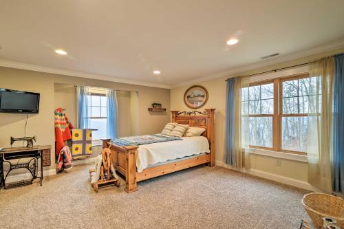 The Barn House Caldwell Mtn Retreat with Hot Tub! - image 3