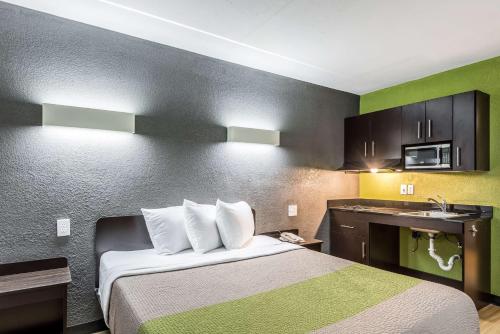 1 queen bed