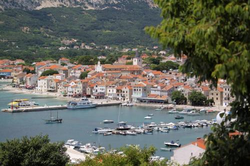 Apartments with a parking space Baska Krk - 13907 - image 6