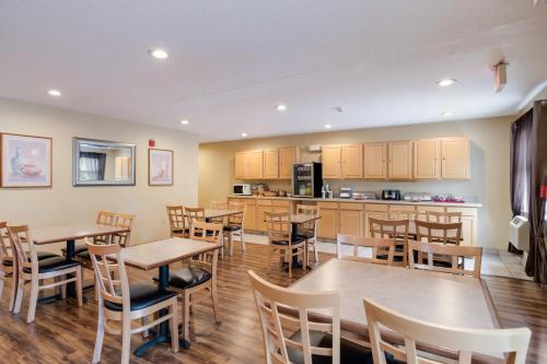 Econo Lodge Painted Post - Corning in Gang Mills (NY)