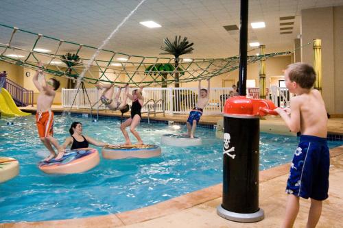 Бассейн , Lake Okoboji Resort and Conference Center in Окободжи (Айова)
