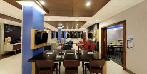 Holiday Inn Express & Suites - Detroit Northwest - Livonia an IHG Hotel - image 6