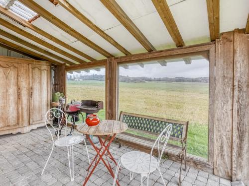 Captivating Holiday Home in Scorbe-Clairvaux with Terrace gîte à louer Lencloître