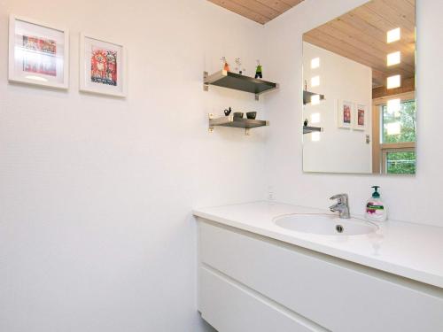 Two-Bedroom Holiday home in Blåvand 23 - image 3