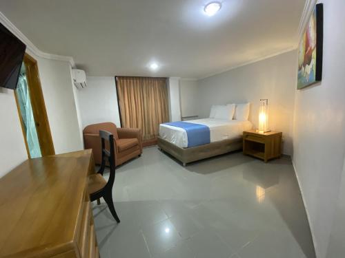 Standard Double Room image 5