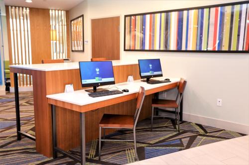 . Holiday Inn Express & Suites - Forney, an IHG Hotel