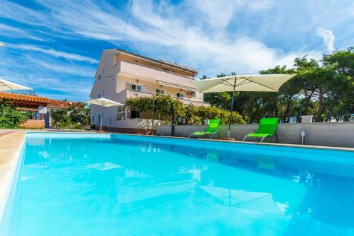 Family friendly apartments with a swimming pool Privlaka Zadar - 12922