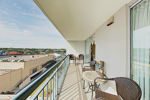 New Listing! Oceanfront Escape with Pool Epic Views condo - image 7