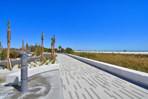New Listing! Island Retreat - Steps to Epic Beach apts - image 3