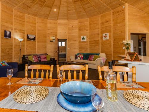 The Snowglobe - Ohakune Modern Yurt Style Chalet, Ohakune (foto 9)