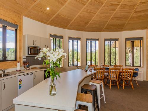 The Snowglobe - Ohakune Modern Yurt Style Chalet, Ohakune (foto 6)