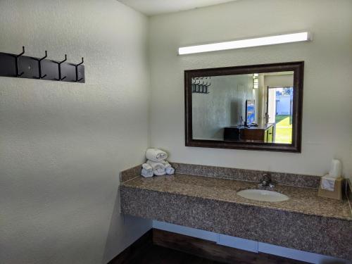 Garden Inn & Suites – Pensacola, FL