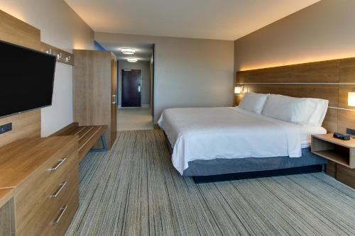 Holiday Inn Express Hotel & Suites Columbus-Fort Benning, an IHG Hotel