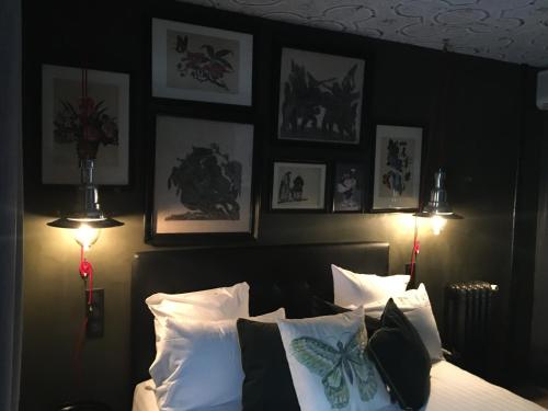 ZE Hotel - main image