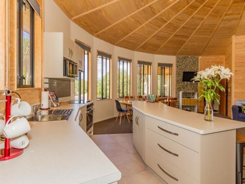 The Snowglobe - Ohakune Modern Yurt Style Chalet, Ohakune (foto 7)