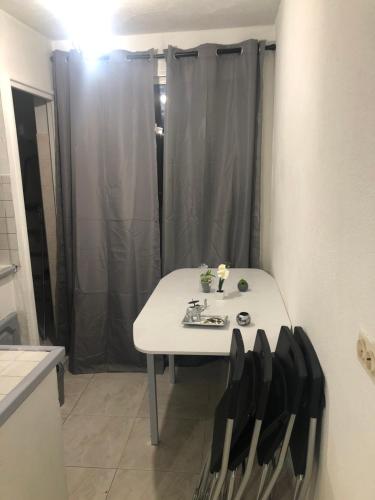 Grand appartement dote d'une terasse avec magnifique vue in La Chamberte