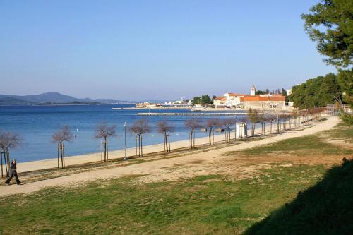 Apartments by the sea Sveti Filip i Jakov Biograd - 14319 - image 9