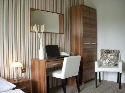 2 bedrooms, 4 beds