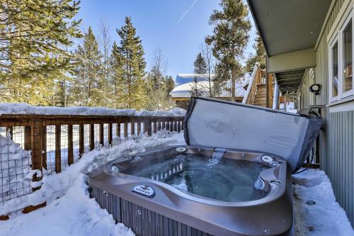 Breckenridge Home with Hot Tub 3 Mi to Skiing! in Breckenridge, USA
