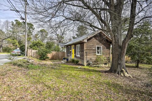 Pet-Friendly Carrboro Cottage Less Than 1 Mi to Carr Mall