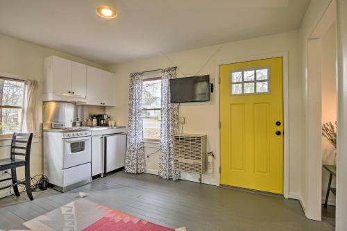 Pet-Friendly Carrboro Cottage Less Than 1 Mi to Carr Mall