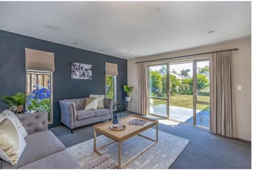 Airport, motorway, shopping handy in Northwood
