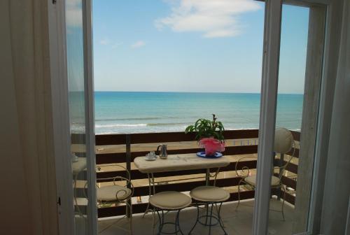 One-Bedroom Apartment with Sea View - Viale Italia 17 D/G