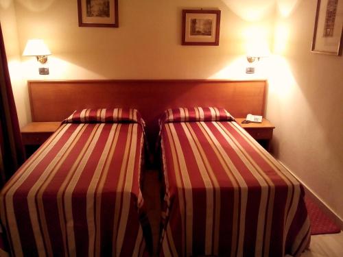 2 twin beds