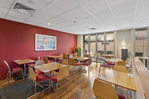 Restaurant, YEHS Hotel Melbourne CBD in Melbourne