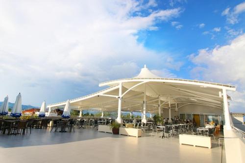 مطعم, فندق بوراكاي أبتاون (Boracay Uptown Hotel) in المحطة 2
