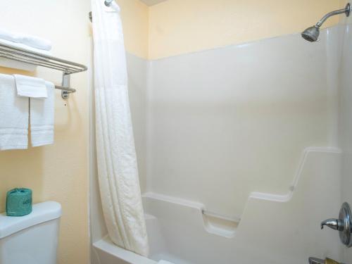 Nendels Inn & Suites Dodge City Airport - main image