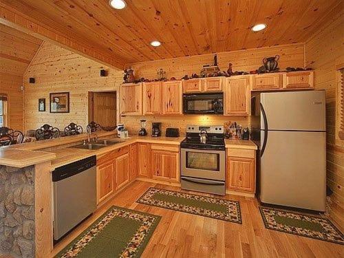 Majestic Springs Lodge Cabin - image 4
