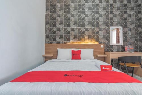 RedDoorz near Alun-Alun Garut in Garut