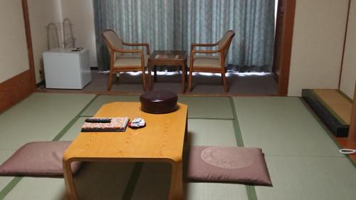 room detail thumbnail 1