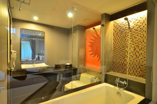 room detail thumbnail 2