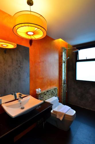 room detail thumbnail 2