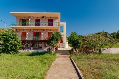  Tredis Studios in Lassi