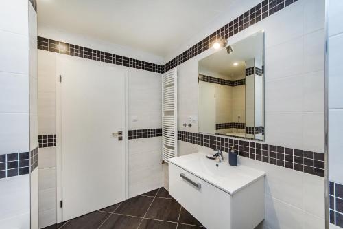 REZIDENCE ŠVEHLOVA - image 10