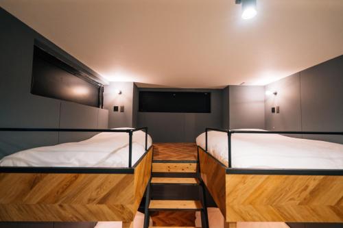 Deluxe Studio - No Cleaning for Consecutive Night Stays image 10