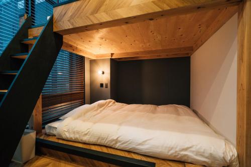 Standard Double Room with Two Double Beds - No Cleaning for Consecutive Night Stays image 9