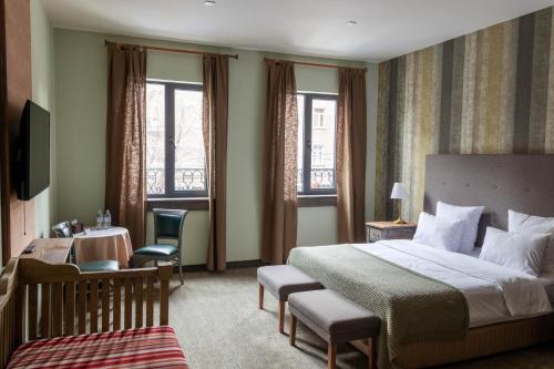 room detail thumbnail 1