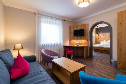 1 king bed, 1 sofa bed