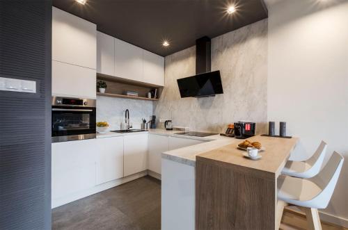 SKY Home- Ilumino Apartment -Centrum, Parking, Klimatyzacja, Dostęp na Kod