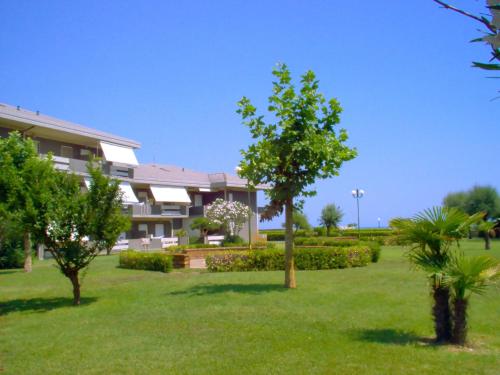  Studio Green Marine- Palme- Ismare-11 by Interhome in Silvi Marina