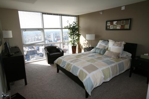 One-Bedroom Penthouse Apartment 7 image 9