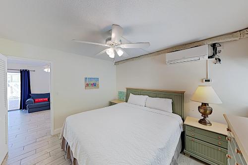 New Listing! Peaceful Retreat on Siesta Key Beach apts - main image