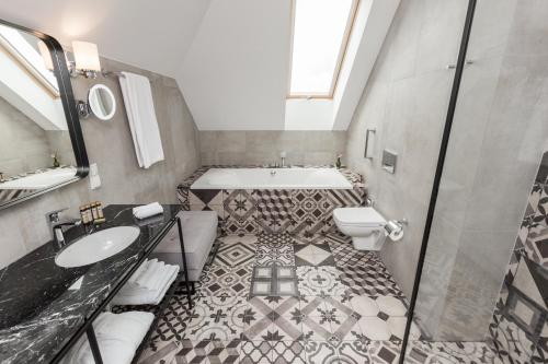 246458398 Hotel Indigo Krakow - Old Town by IHG