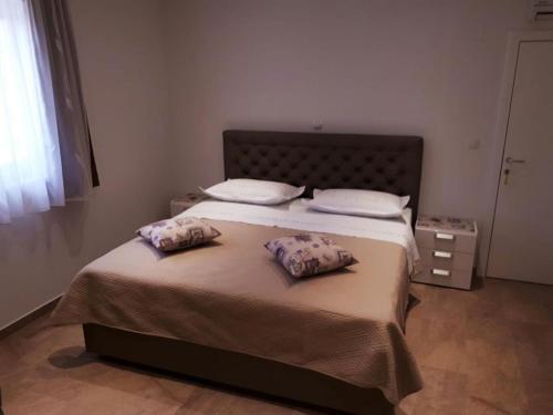 Apartments by the sea Makarska - 16786